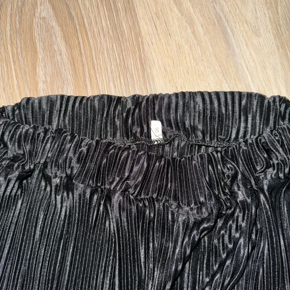 Black Flowy Boho Wide Leg Ribbed Pants - Size Small